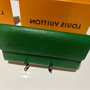 Authentic Louis Vuitton Epic green Wallet with authentic LV box!